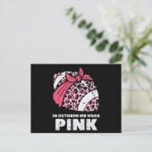 Frau Oktober Wir tragen rosa Fußball Brustkrebs Postkarte (Stehend Vorderseite)