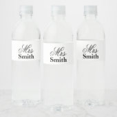 Frau Personalized Name White Black Wasserflaschenetikett (Flaschen)