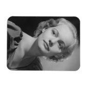 Frau posiert 2 magnet (Horizontal)