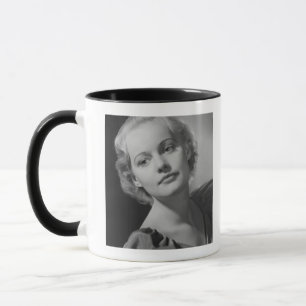 Frau posiert 2 tasse