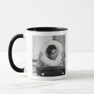 Frau posiert 3 tasse