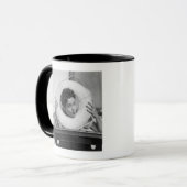 Frau posiert 3 tasse (Vorderseite Links)