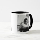 Frau posiert 3 tasse (VorderseiteRechts)