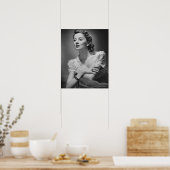 Frau posiert im Studio Poster (Küche)