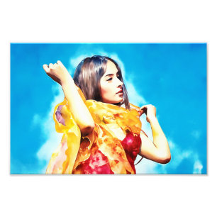 Frau Posing mit farbenfroher Orange Scara Fotodruck