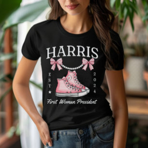 Frau Präsidentin Harris 2024 Sneakers and Pearls T-Shirt