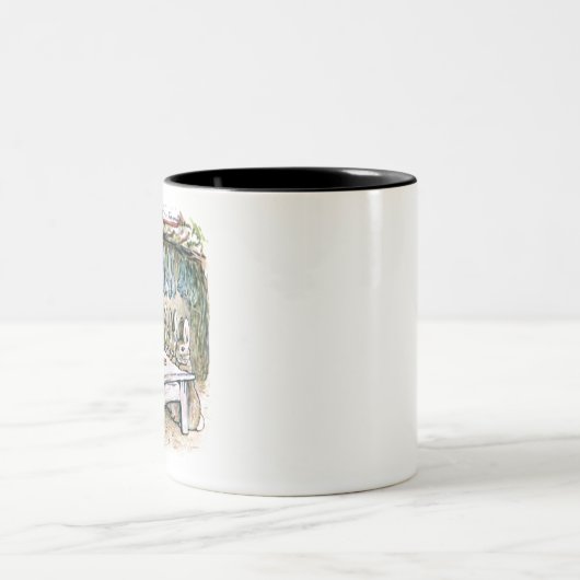 Frau Rabbit, Flopsy Mopsy und Cottontail Zweifarbige Tasse (Mittel)