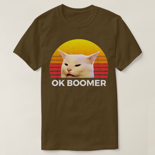 Frau schreien am Tischabend Funny Cat Ok Boomer T-Shirt (Design vorne)