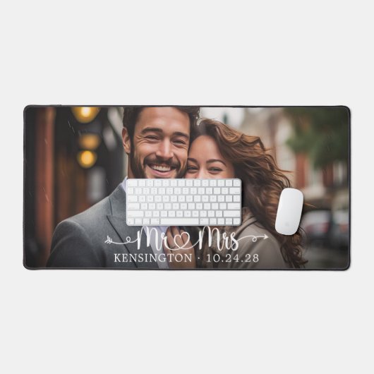 Frau Script Heart Arrows Newlywed Schreibtischunterlage (Tastatur & Maus)