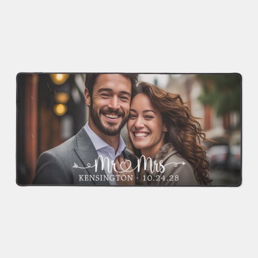 Frau Script Heart Arrows Newlywed Schreibtischunterlage (Vorderseite)