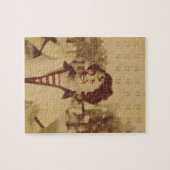 Frau sitzt draußen puzzle (Horizontal)