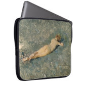 Frau Sonnenbaden am Strand von Portici Laptopschutzhülle (Vorne Rechts)