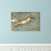 Frau Sonnenbaden am Strand von Portici Leinwanddruck (Insitu (Holzboden))