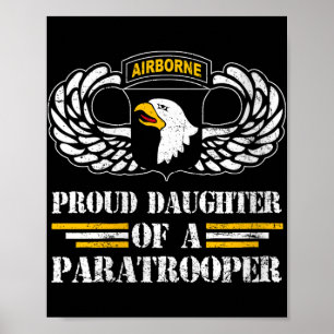 Frau stolz Tochter der 101. Im Flugzeug Abteilung Poster