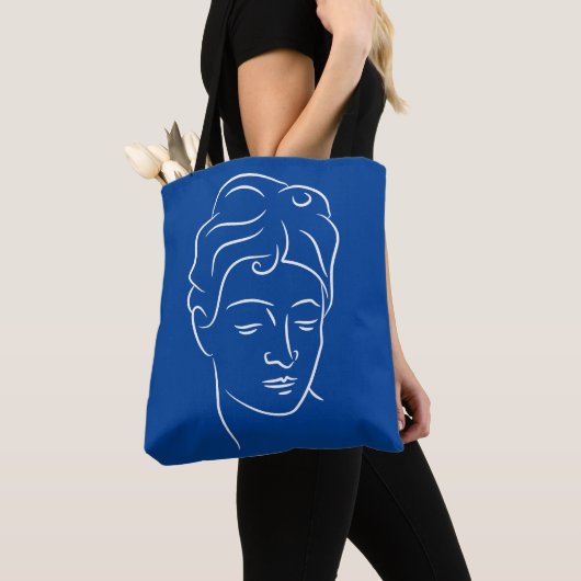 Frau Tasche (Von Nahem)