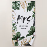 Frau Tropical leaf & typografie Strandtuch<br><div class="desc">Frau moderne Schrift Typografie und tropisches Blatt. Mit Platz für den Namen.</div>