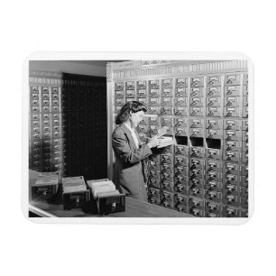 Frau und Bibliotheks-Kartothek Vintage Magnet