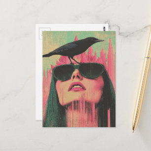 Frau und ein schwarzer Vogel Postkarte