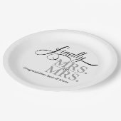 Frau und Frau Pappteller (Schrägansicht)