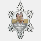 Frau und Frau Silver Damask 1. Weihnachten Schneeflocken Zinn-Ornament (Rechts)