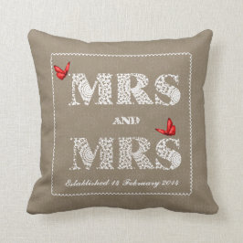 Frau und Frau White Lace Word Art Red Butterflies Kissen