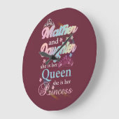 Frau und Tochter, sie ist ihre Königin. Große Wanduhr (Winkel)