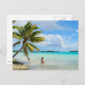 Frau unter einer Palme im Pazifik auf der Postkart Postkarte (Vorne/Hinten)