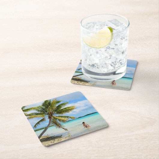 Frau unter einer Palme im pazifischen Untersetzer (Vor Ort)