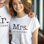 Frau Vintag Black Personalisiert Wedding Monogram Tri-Blend Shirt<br><div class="desc">Das Shirt für die Frau oder Zukunftsfrau mit eigenem Nachnamen weist Vintage Schreibmaschinenstil in schwarz mit einem roten Herzinfarkt auf. Besuchen Sie unseren Shop für das passende Mr. Shirt - diese sind ein einzigartiges Hochzeitsgeschenk und perfekt für das Ehepaar auf den Flitterwochen!</div>