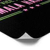 Frau Vizepräsidentin Kamala Harris Pink Green Poster (Ecke)