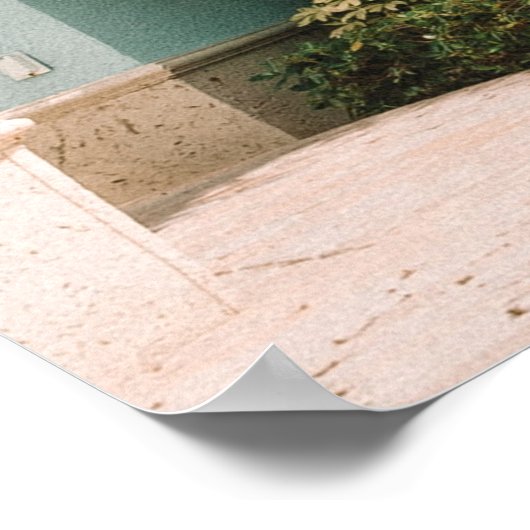 Frau vor dem Gebäude Poster (Ecke)