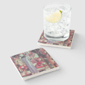 Frau vor einem großen belichteten Fenster Steinuntersetzer (Seitenansicht)