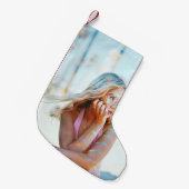 Frau winkt ihrem Haar am Wind Kleiner Weihnachtsstrumpf (Vorderansicht (hängend))