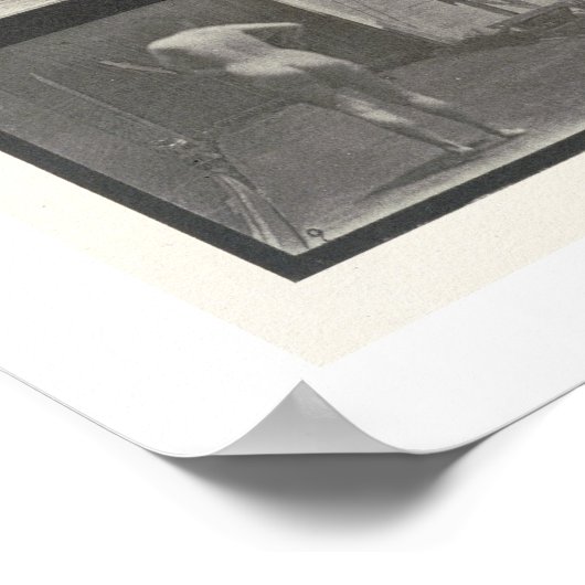 Frau wirft einen Eimer Wasser, Platte 401 aus ' Poster (Ecke)