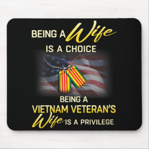Frauen als vietnamesische Veteranen-Ehefrau haben Mousepad