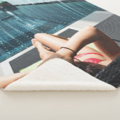 Frauen auf brauner Chaiselounge Sherpadecke (3/4)