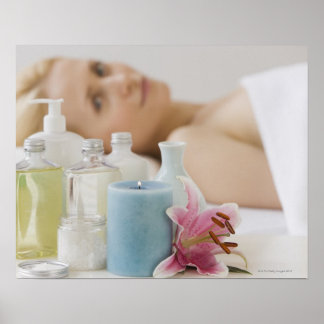 Frauen auf dem Tisch des Wellness-Centers Poster