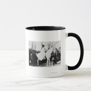 Frauen auf der Trauerparade der Pferde Fotograp Tasse