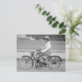 Frauen auf Motorrad Vintages Foto Postkarte (Stehend Vorderseite)