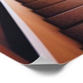 Frauen auf Treppen und künstlerisches Poster (Ecke)