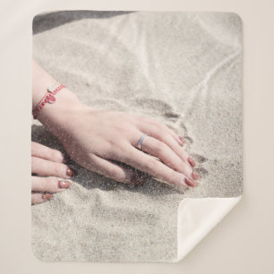 Frauen auf weißem Sand Sherpadecke