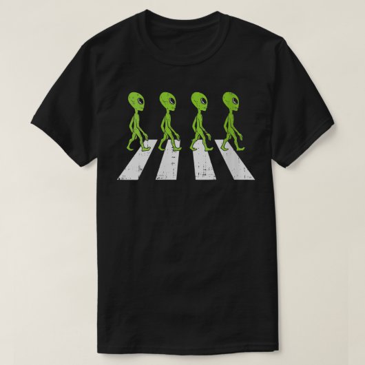 Frauen Außerirdischen überqueren Straße Funny Cros T-Shirt (Design vorne)