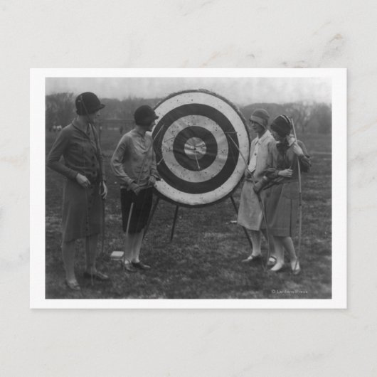 Frauen, die Archery Target Foto untersuchen Postkarte (Vorderseite)