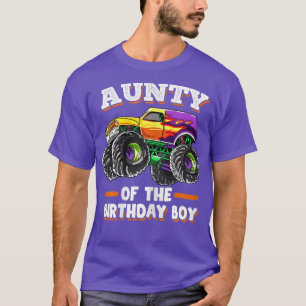 Frauen, die auf das Monster der Geburtstagsjungen T-Shirt