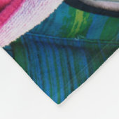 Frauen, die auf einer Sonnenliege liegen und ihr G Fleecedecke (Ecke)