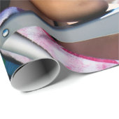 Frauen, die auf einer Sonnenliege liegen und ihr G Geschenkpapier (Rolleneckpunkt)