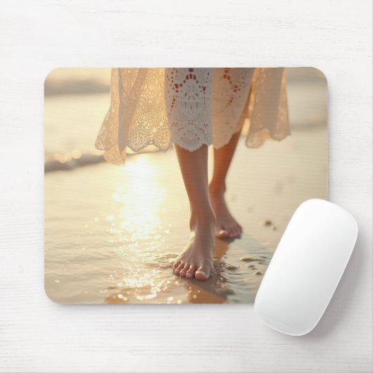 Frauen, die den Strand laufen Mousepad (Mit Mouse)