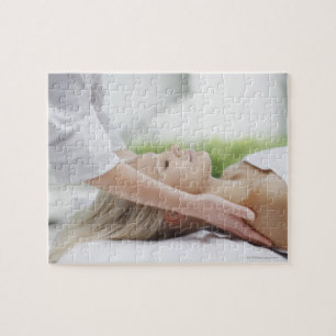 Frauen, die eine Massage erhalten Puzzle