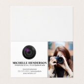 Frauen, die Foto in der Kamera aufnehmen Visitenkarten (Außenseite Aufgefaltet)