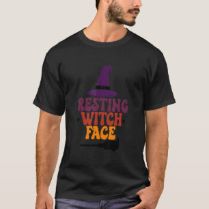 Frauen, die Hexengesicht mit Broomstick als Spooky T-Shirt